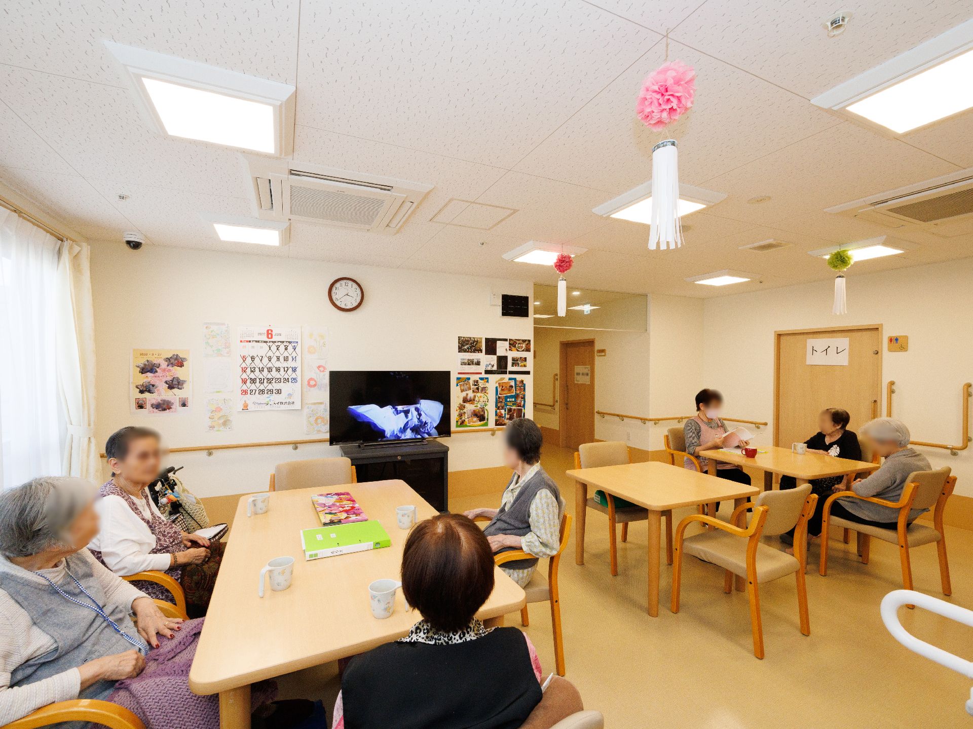 テレビを設置した共有スペース