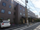 静かな住宅街にある施設外観