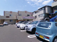 街の交差点と周辺風景