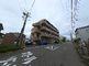 静かな住宅街の角地