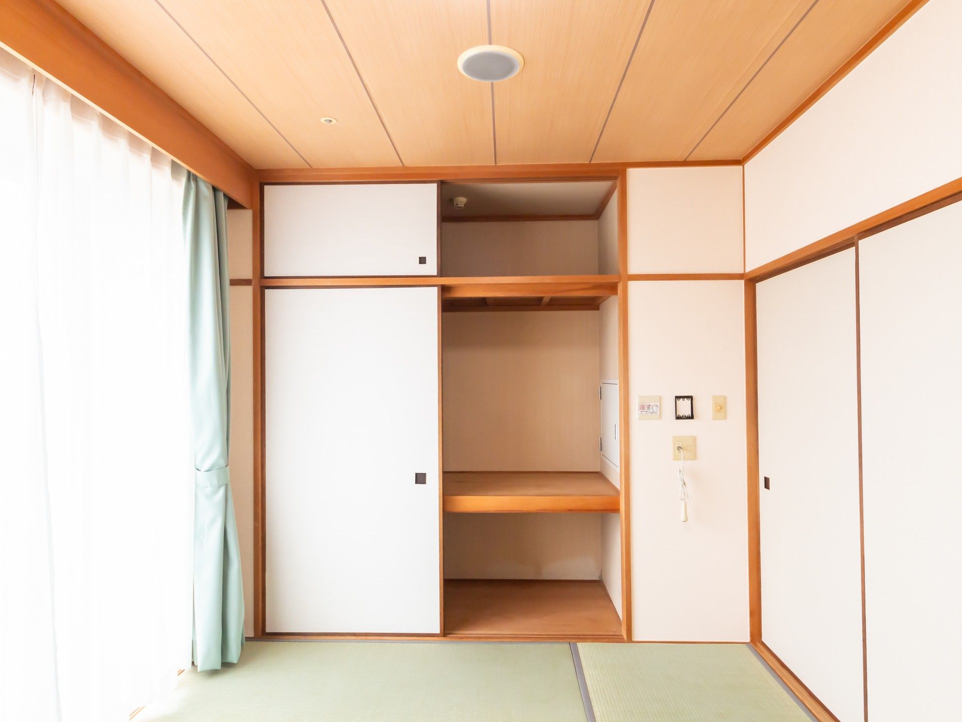 和室の明るい居室