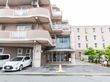 ゆったりとした入口の建物