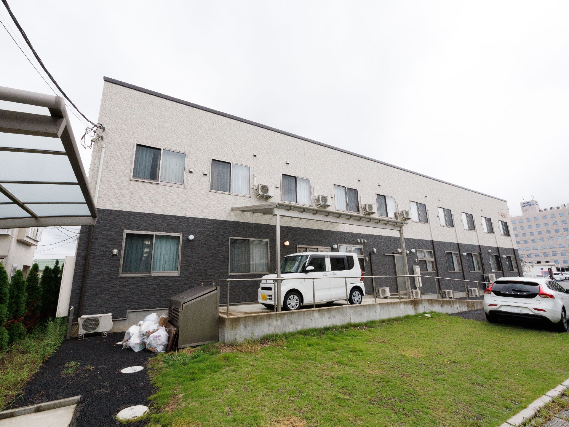 日当たりの良い2階建ての施設