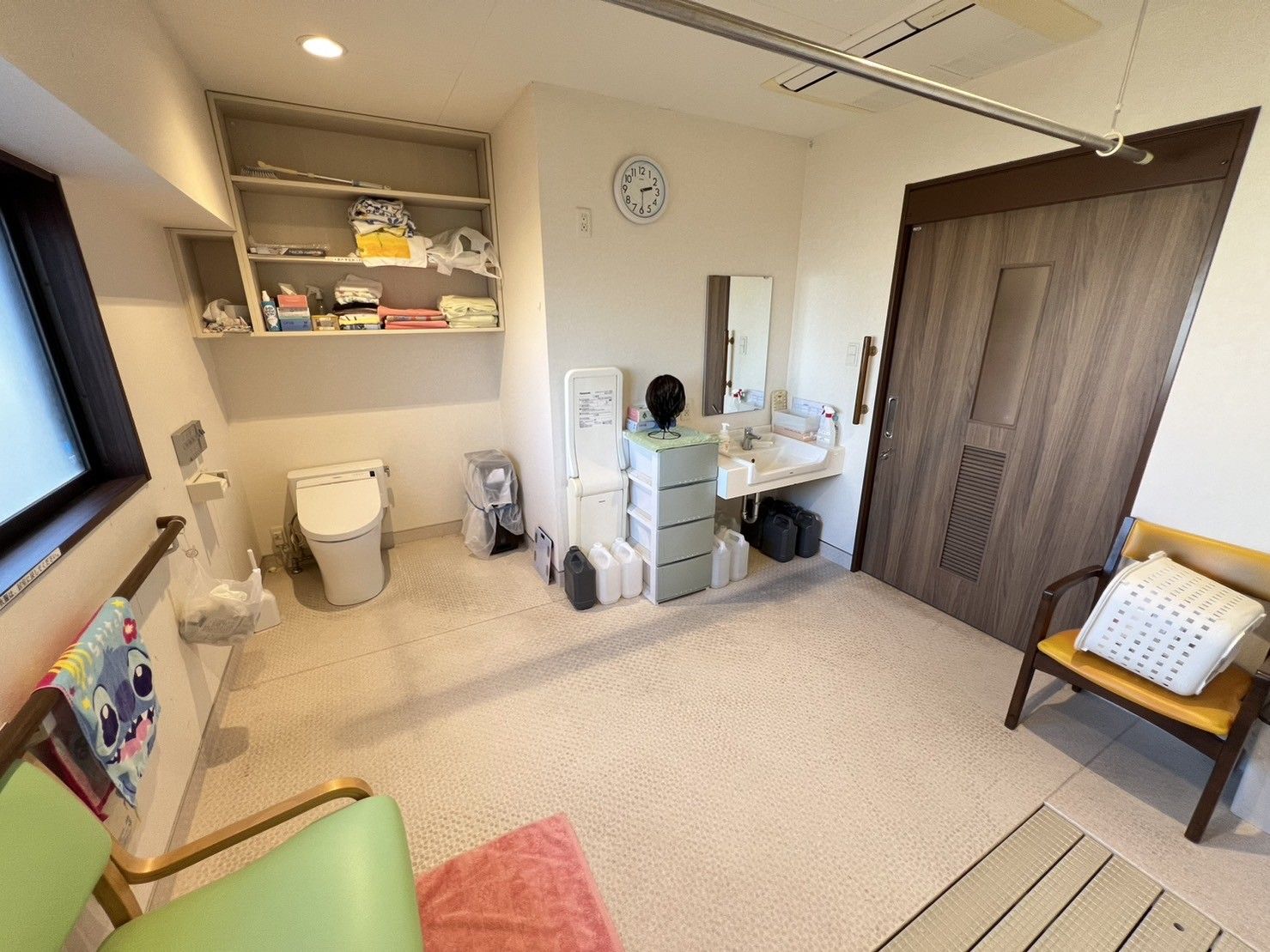 清潔なトイレと洗面所