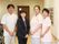 施設責任者らしき女性とともに、スタッフ３名が写っている。いずれの介護士も笑顔で、経験豊富である印象を受ける。