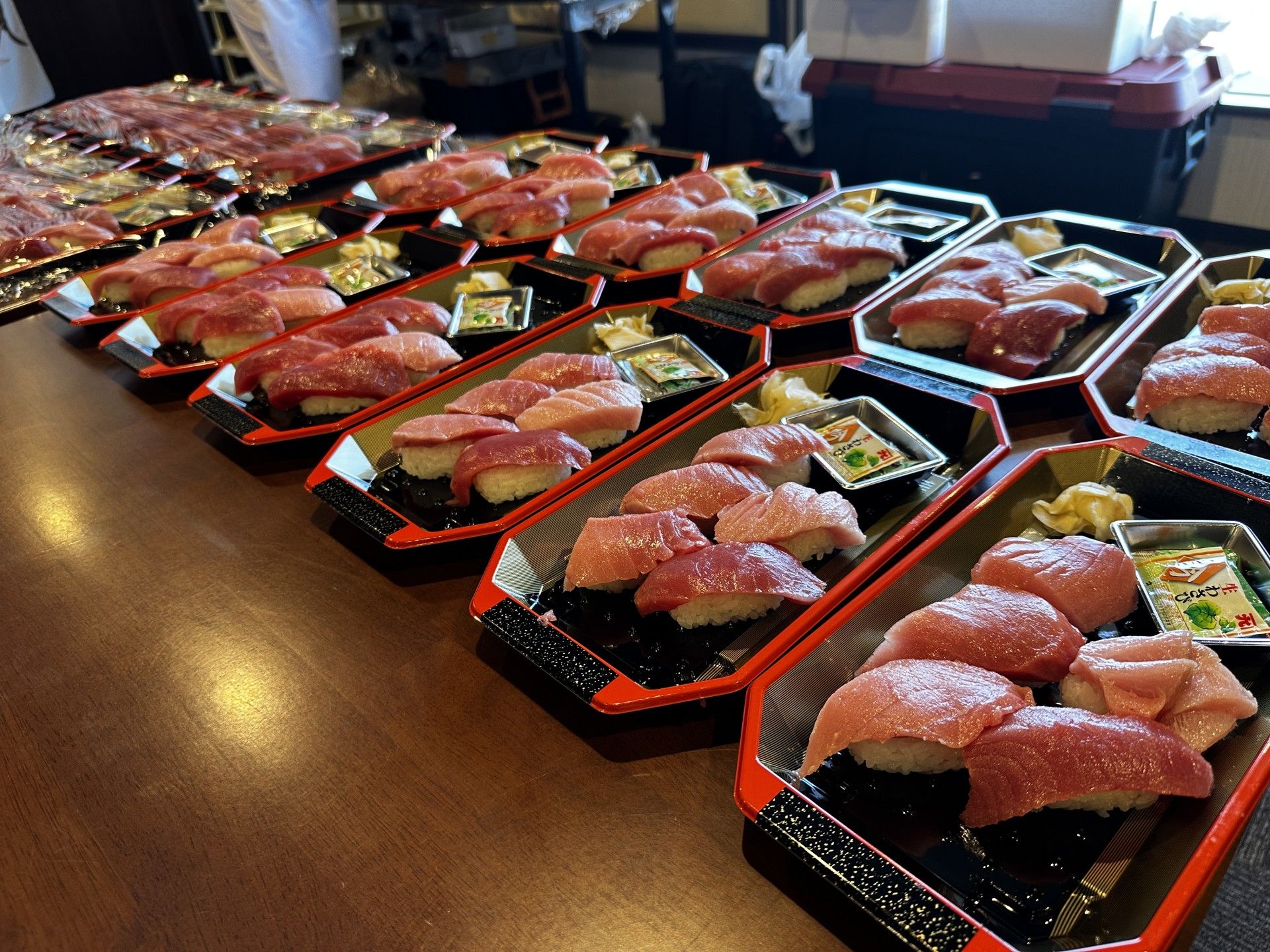美味しそうな寿司の盛り合わせ