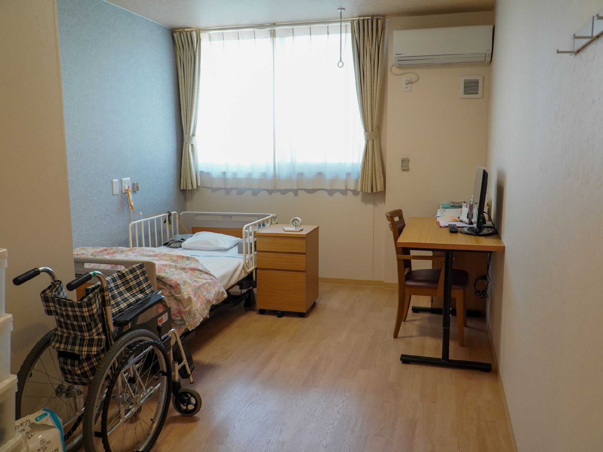 ベッドを置いても広さがある居室