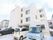 白を基調とした、マンションを思わせるような４階建ての建物である。屋上にはテラスがあり、雪のない季節には利用できる。