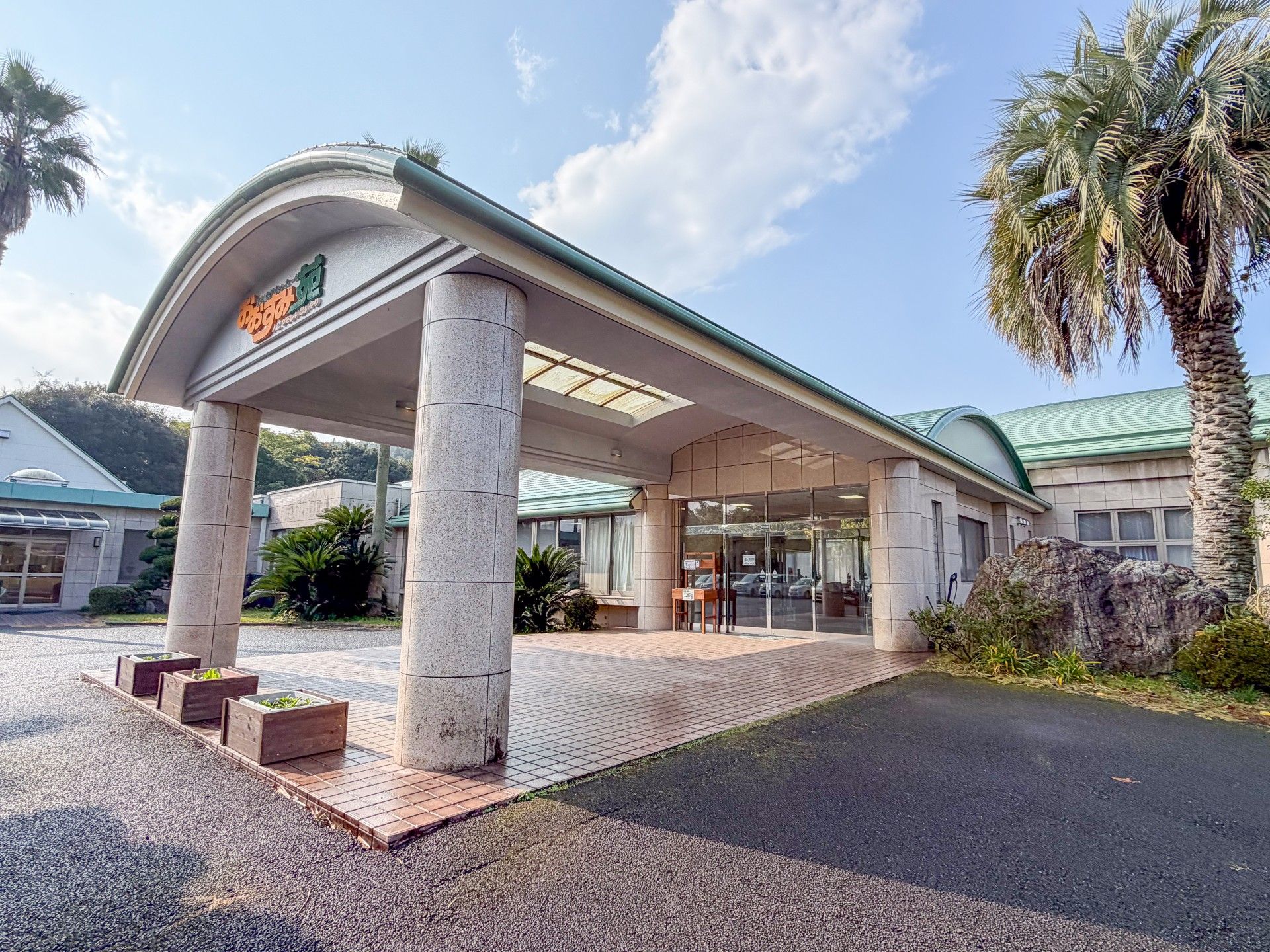 エントランスの外観