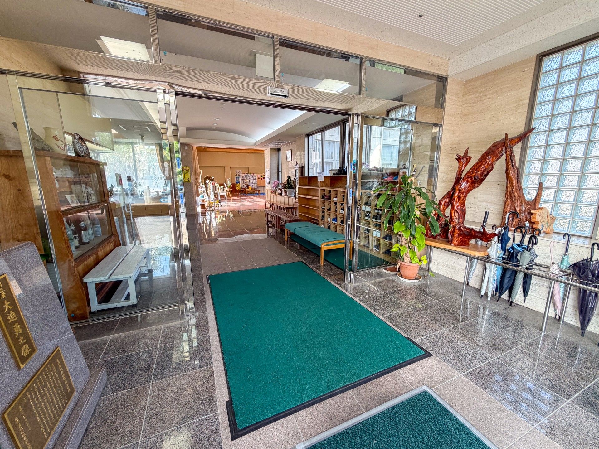 広いエントランス