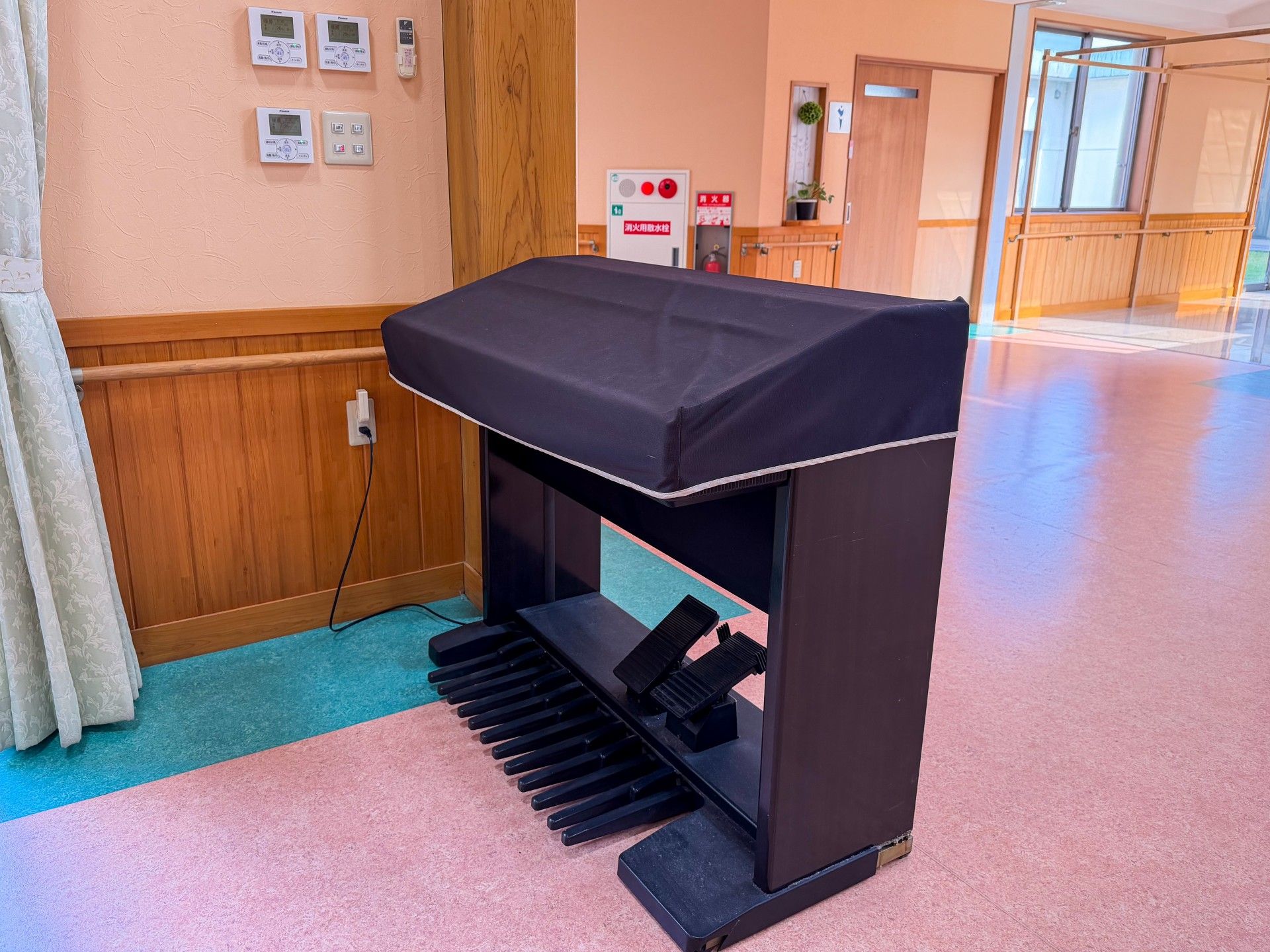 楽器のある廊下