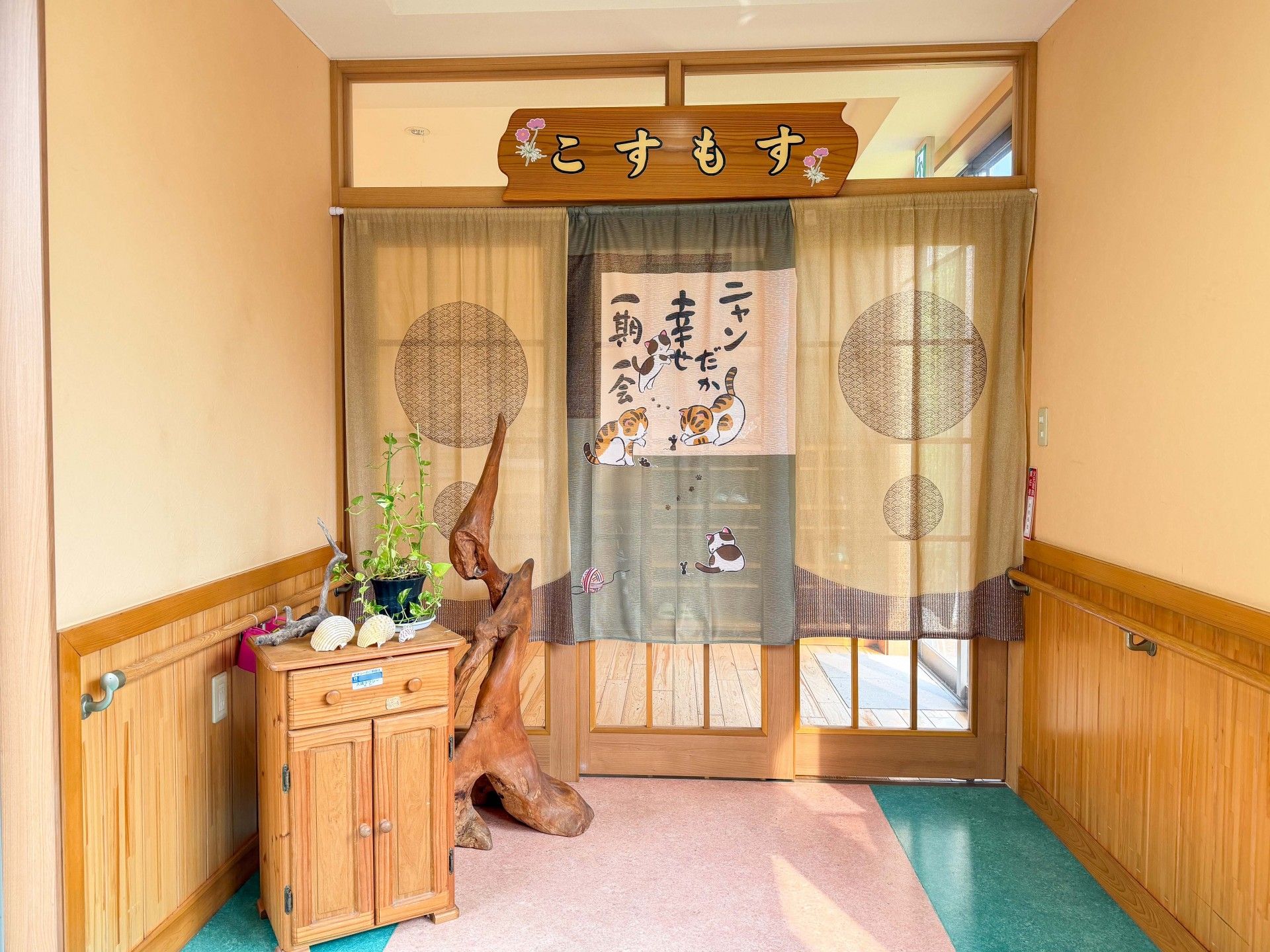 温かみのある入口