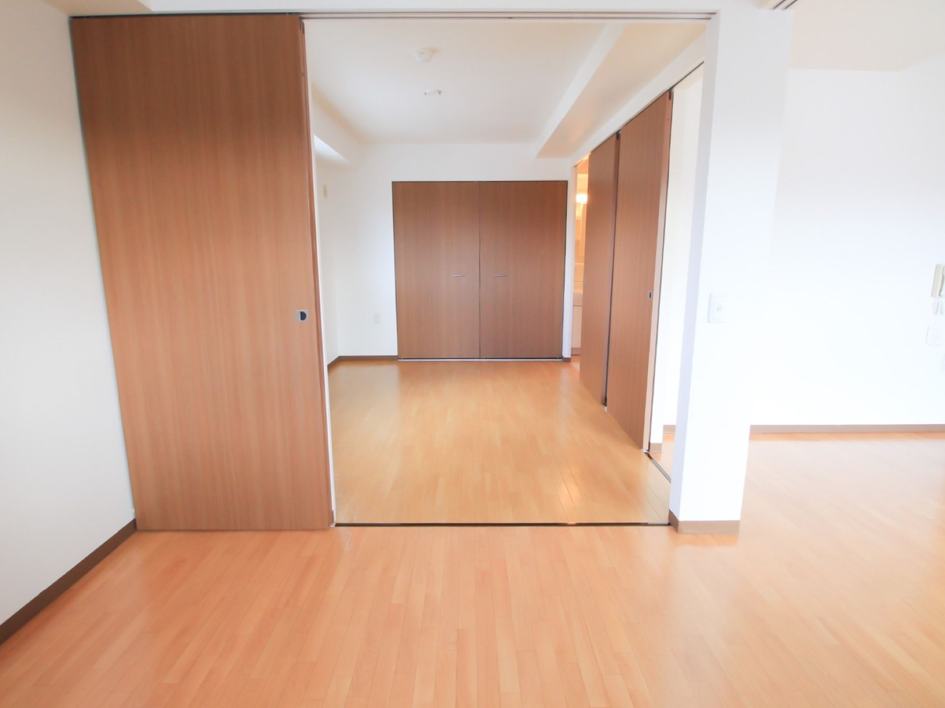 独立した個室があり、生活空間と分けることができる居室である。室内の扉を引き戸にし、それぞれの部屋を一つにつなげることができる。