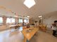 広々とした明るい共有スペース