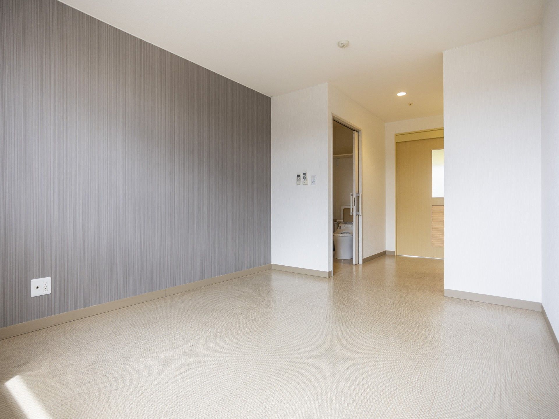 明るい個室の一角