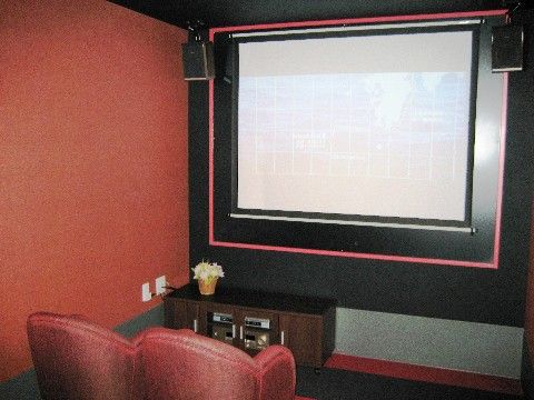 ラ・ナシカ あさりのシアタールーム。娯楽の一環として映画が見れる部屋を完備している。