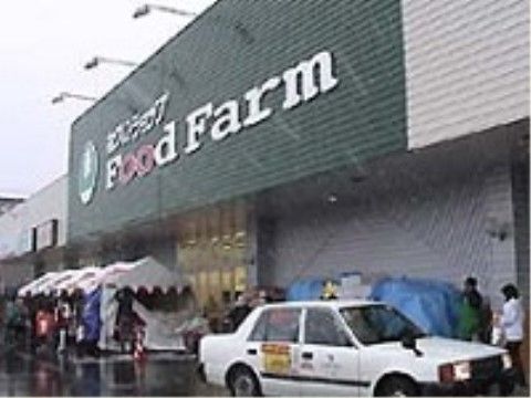 ラ・ナシカ あさりの周辺環境。食料や日用品の買い物に便利なスーパーが立地している。
