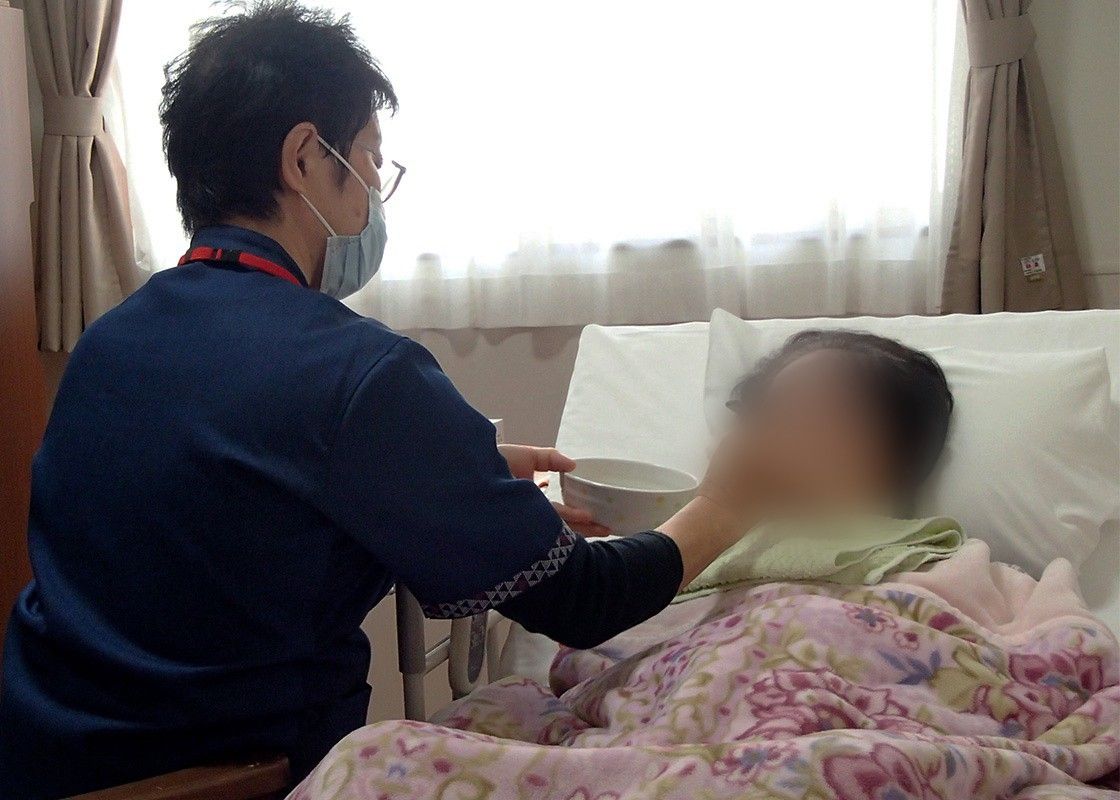優しい介助の様子