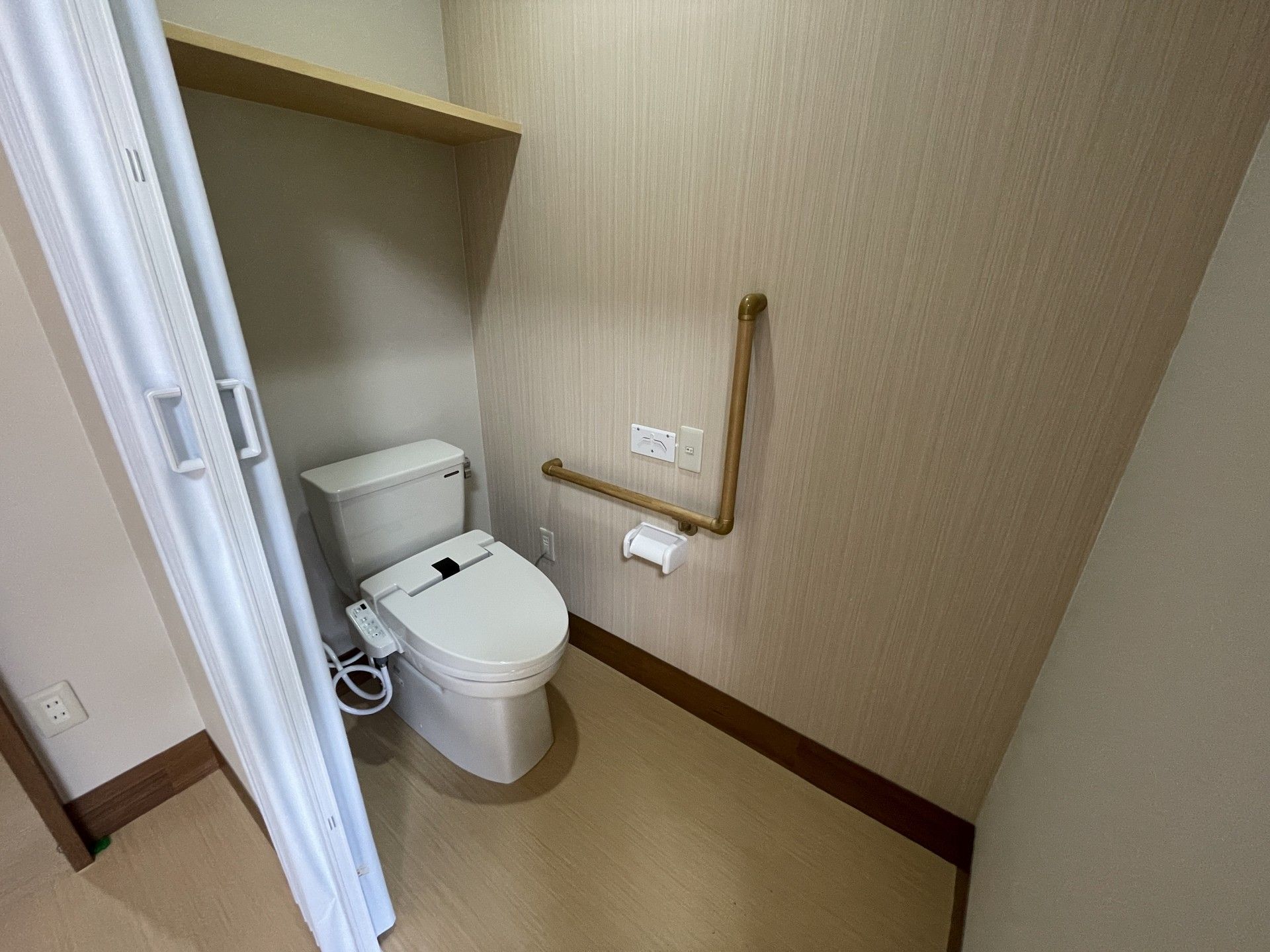 手すり付きトイレ空間
