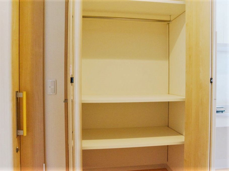 部屋についている収納設備の様子。大切なものをすべてお持ちいただけます