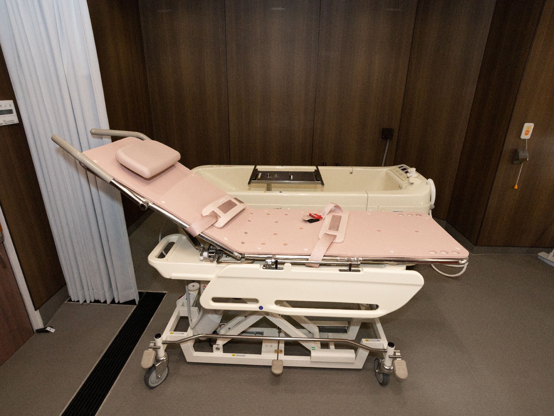 要介護の重い方でも、身体に負担をかけずに入浴できる機械浴