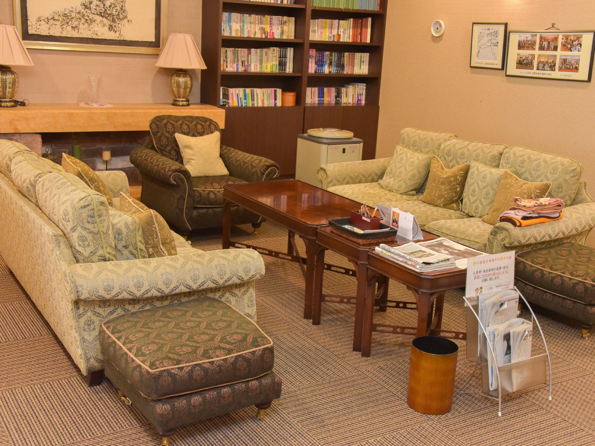 高級感のあるソファやテーブルが並べられたこの部屋は、用途にとらわれず複数の入居者が利用することが可能な施設。