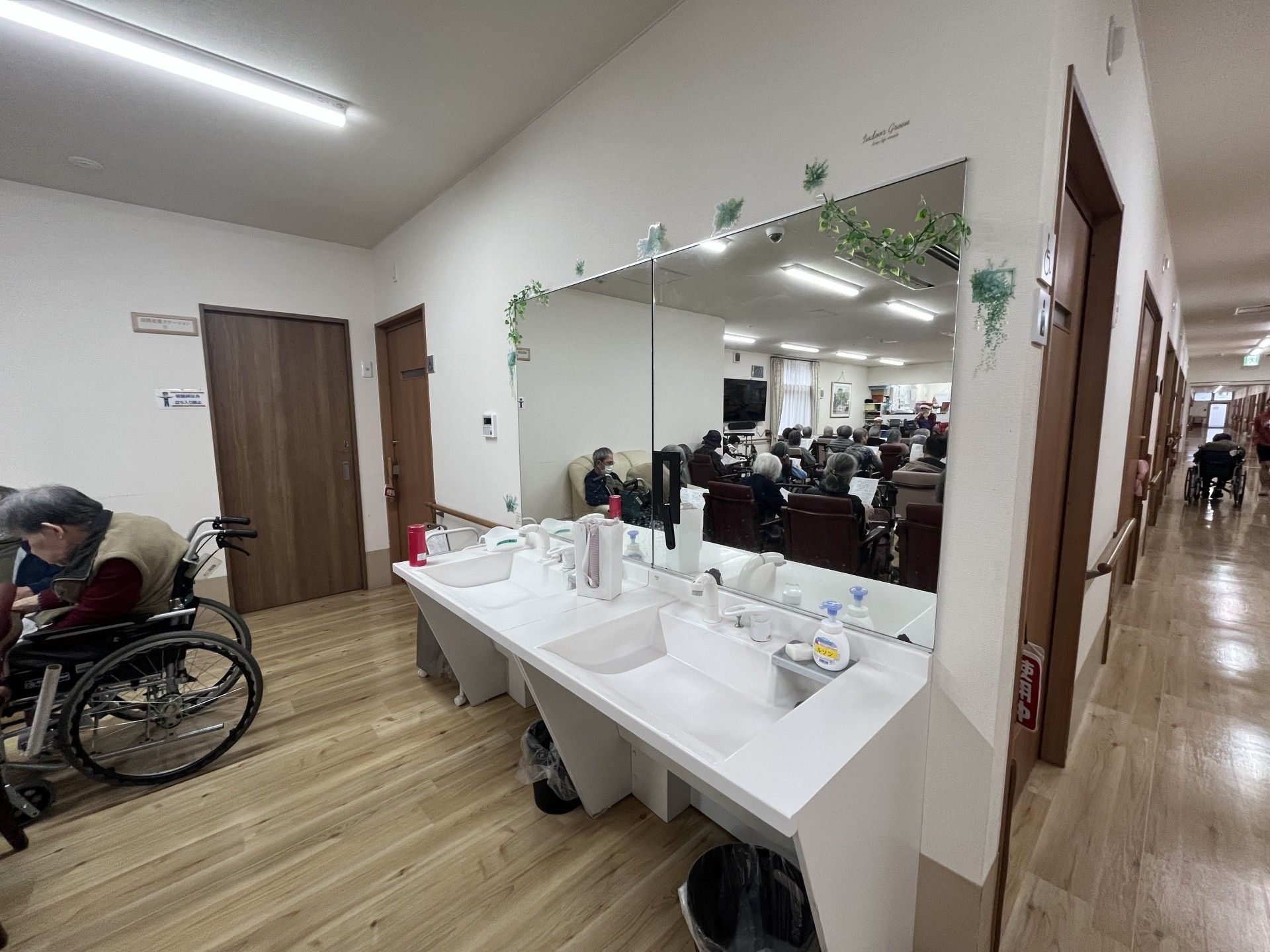 洗面台と集会スペース