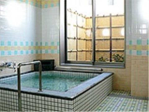 入居者が複数人で入ることのできる第浴用が完備されている。個別浴室もあるが、大きめのお風呂はとても気持ちがいい。