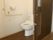 居室内のトイレは広く清潔感があり、バリアフリー構造で引き戸である。車椅子をご利用の方でもスムーズに使用できる。