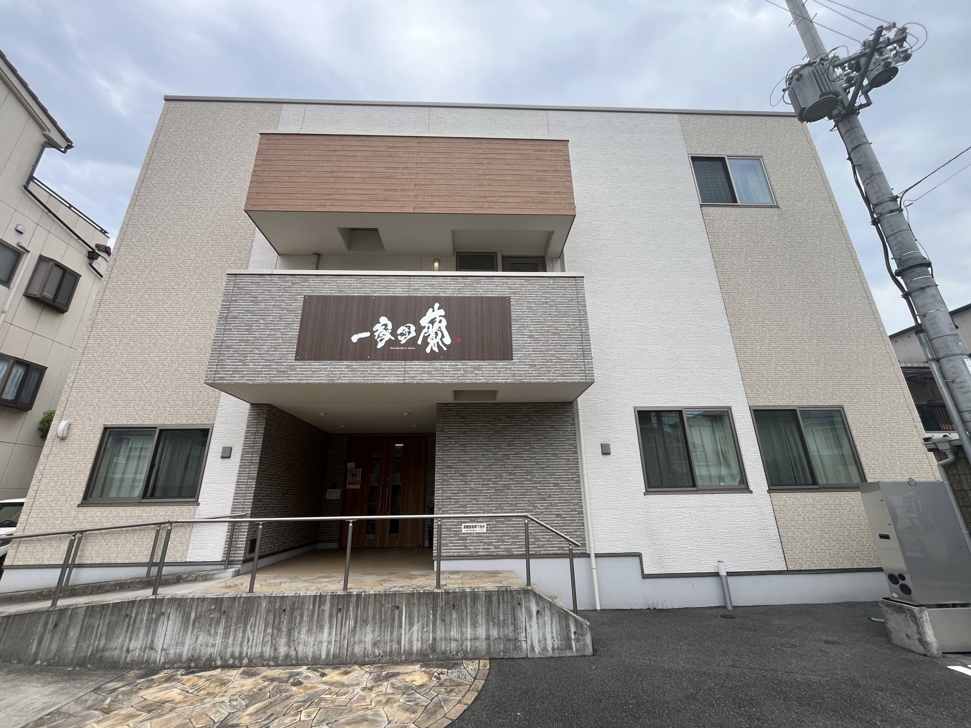 エントランスの外観