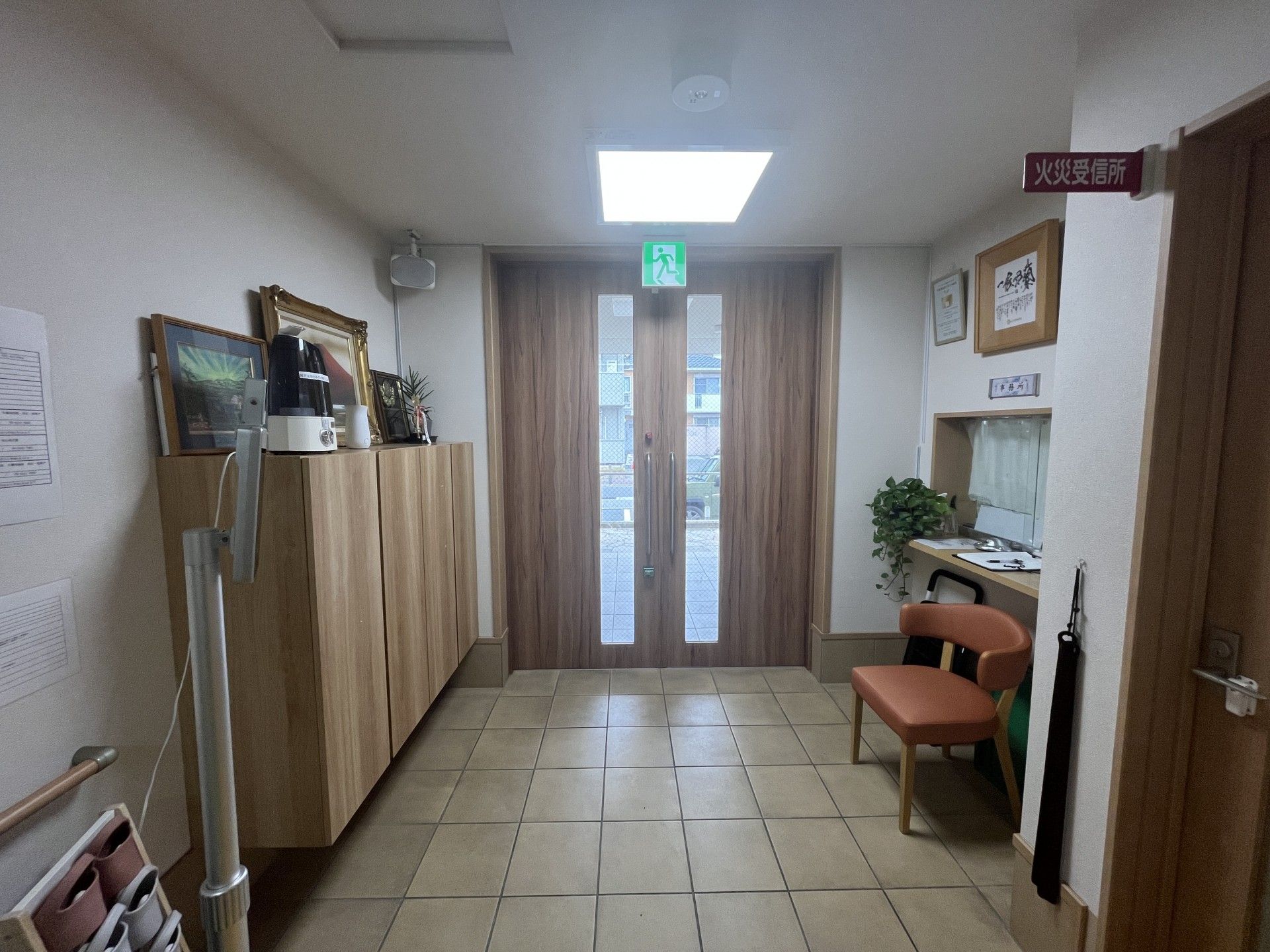 落ち着いた雰囲気の廊下