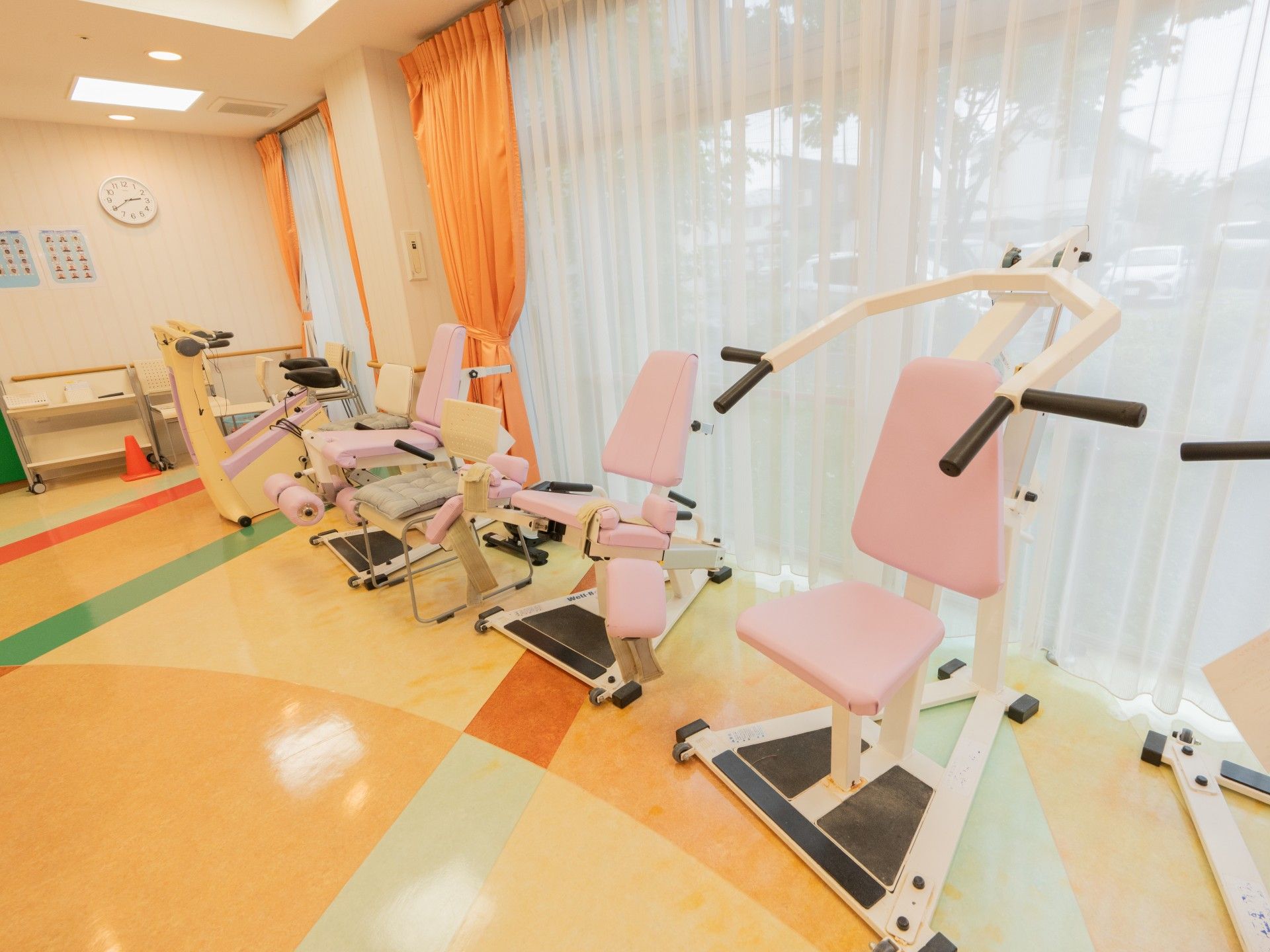 運動器具が並ぶ部屋