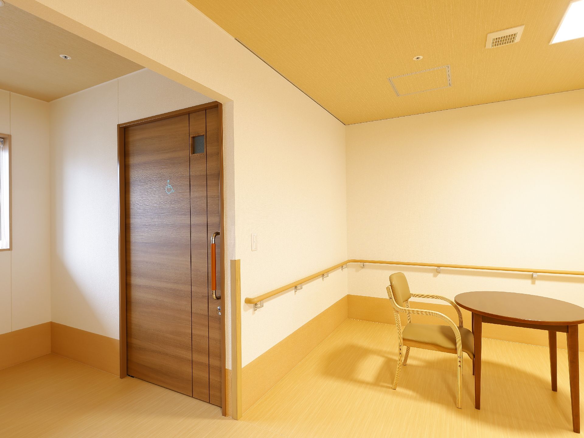 入居者が利用するものについてはすべて引き戸になっている館内のドア