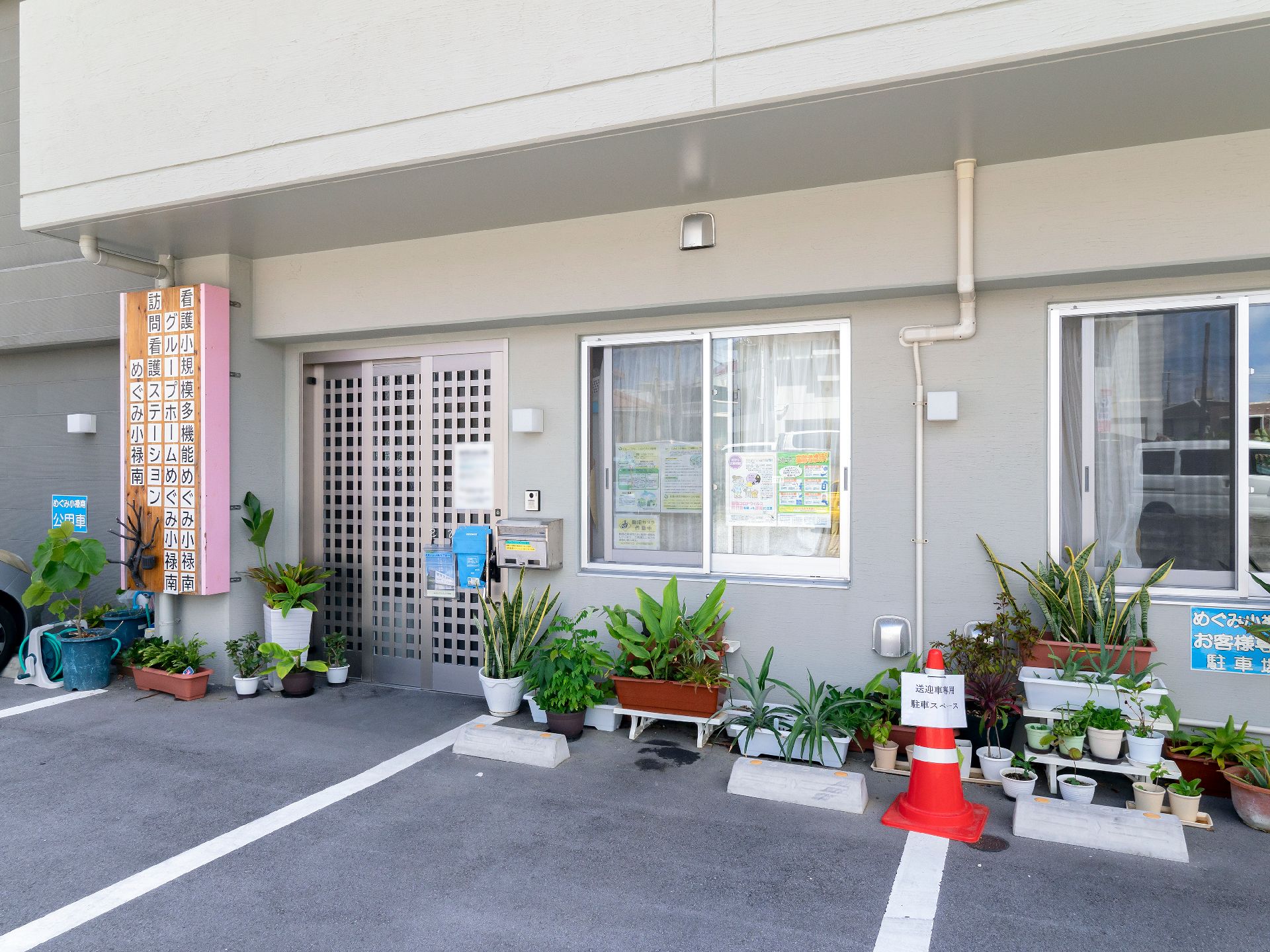 スライド式ドアを設置した玄関