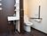 手すりが取り付けられ、車椅子の方でも使いやすい広めのトイレ