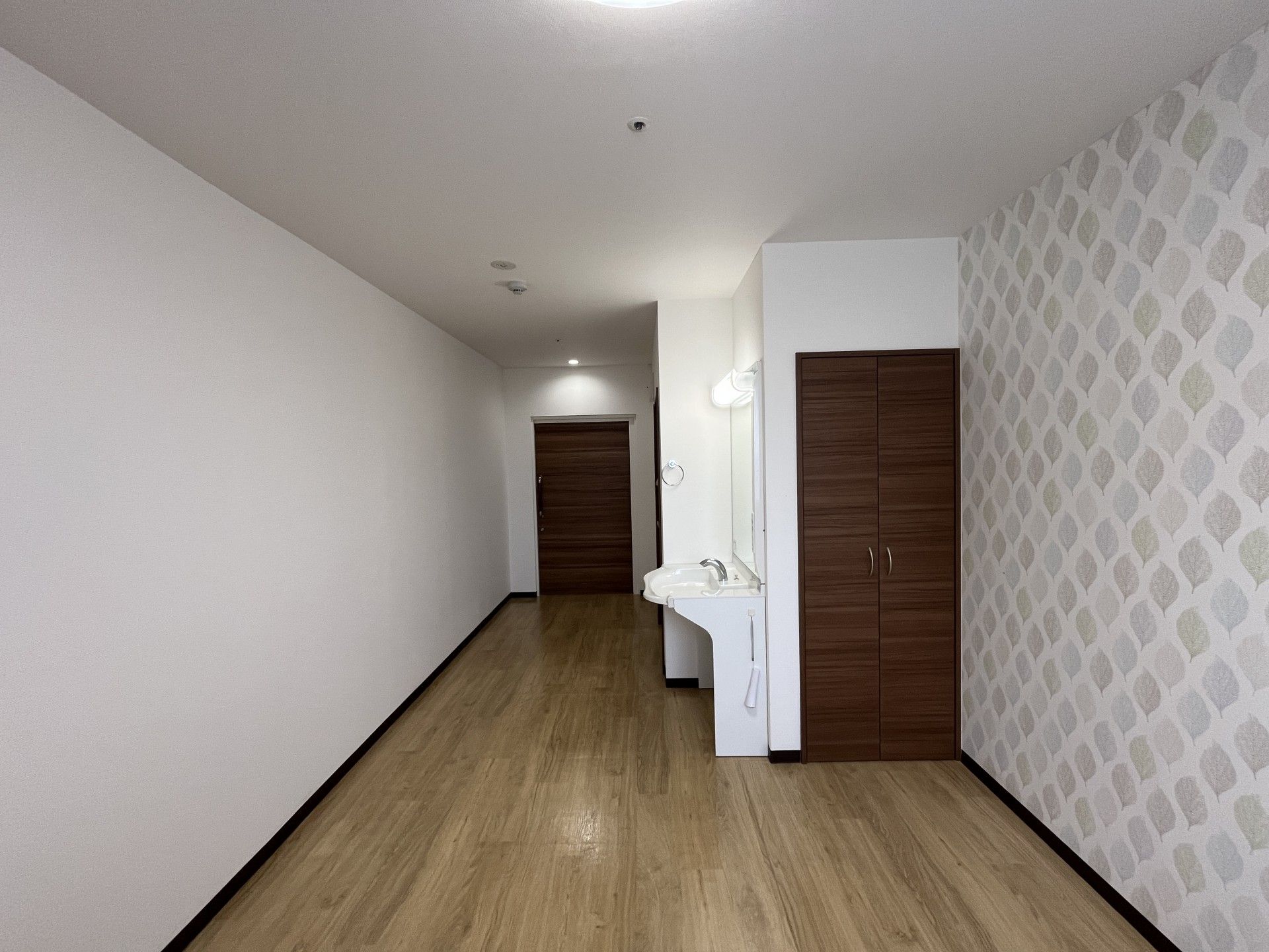 シンプルな居室の一角