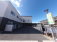 快適な施設の外観と入口