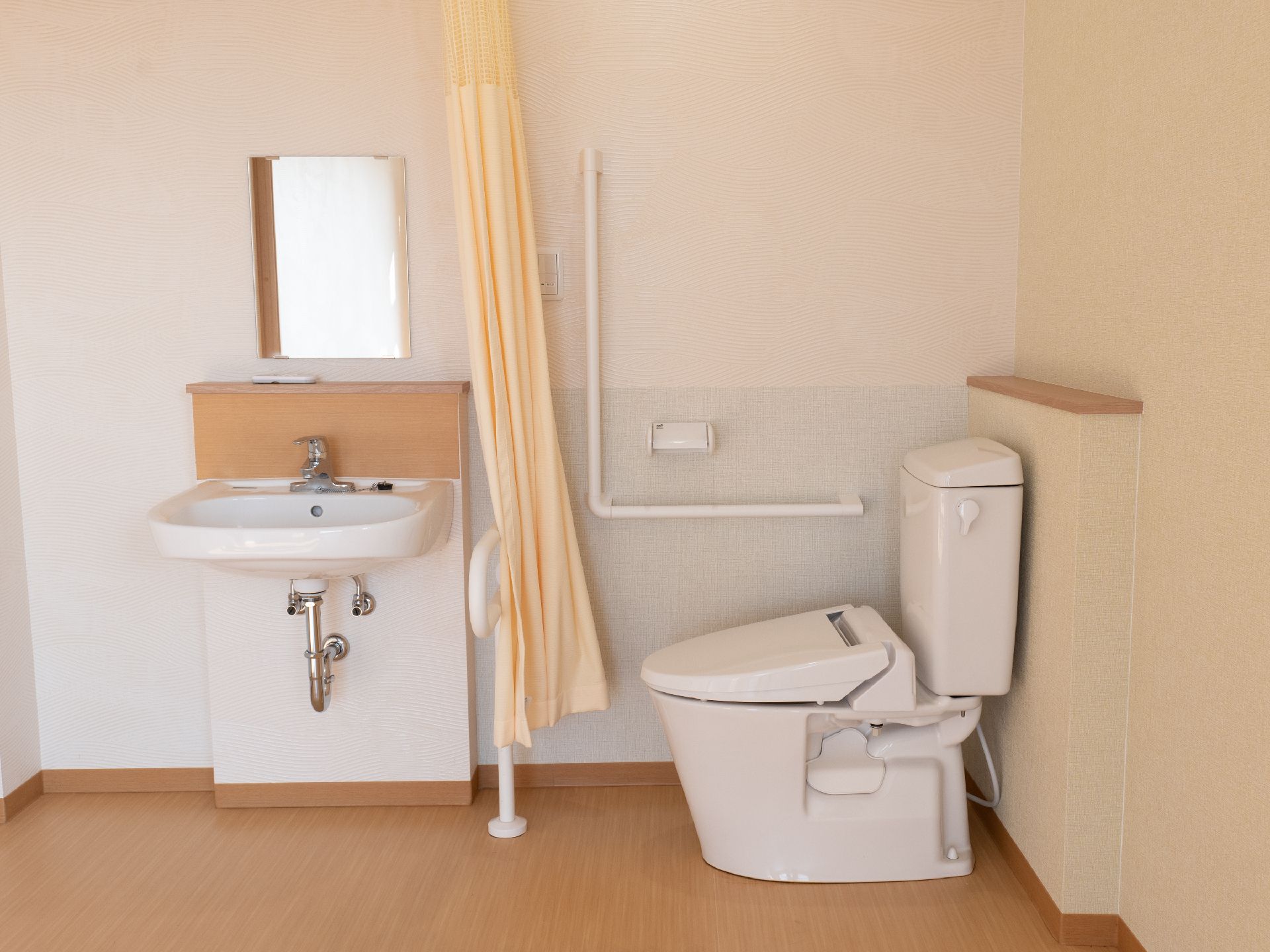 バリアフリー化されており、トイレも設置されている居室