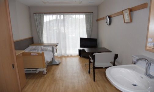 明るい個室の様子