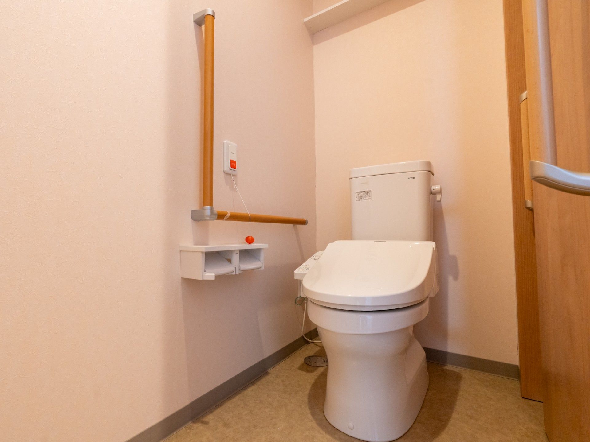 手すり付きトイレ空間