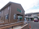 介護施設の外観と駐車場