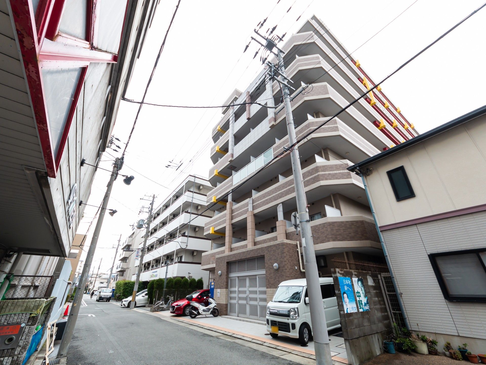 多階層の建物外観