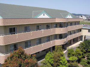 ゆったりとした施設の外観
