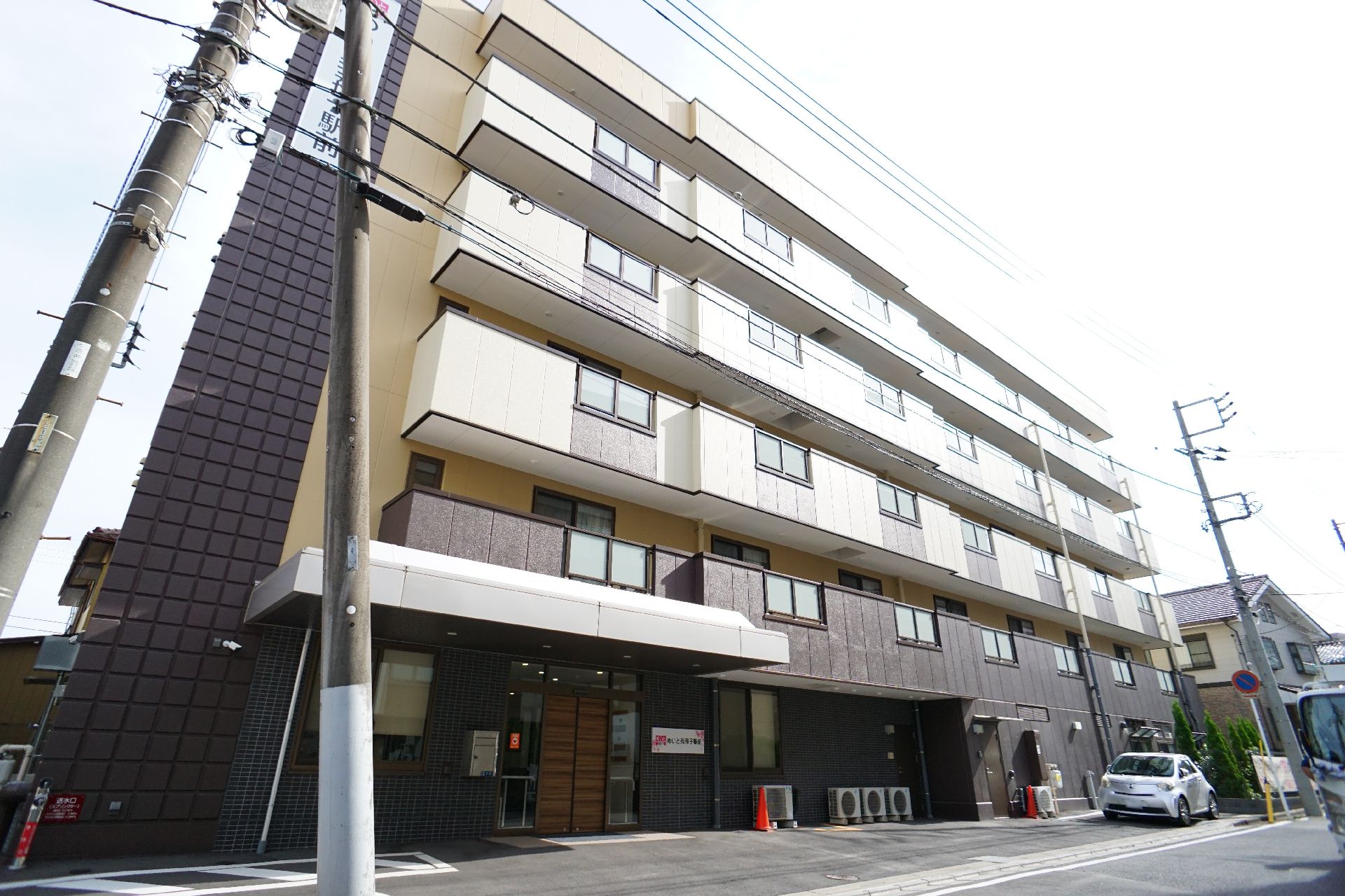 駐車場が広いので、遠方からでもアクセスできる介護施設