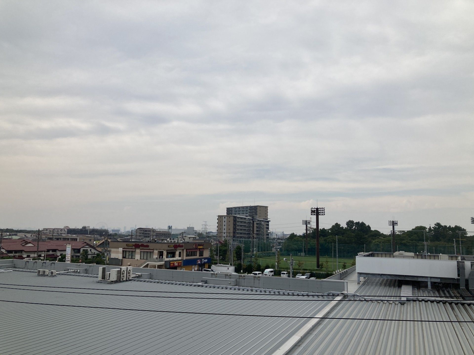 広がる街並みと空
