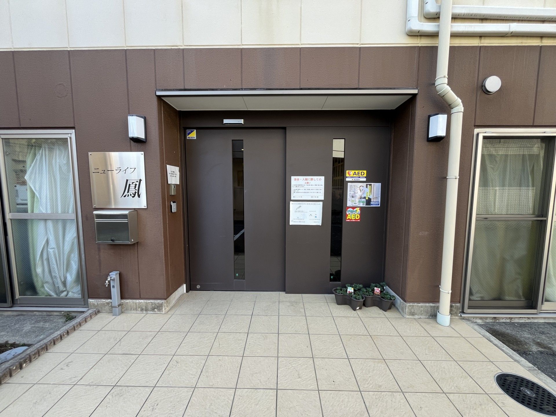 エントランスの外観