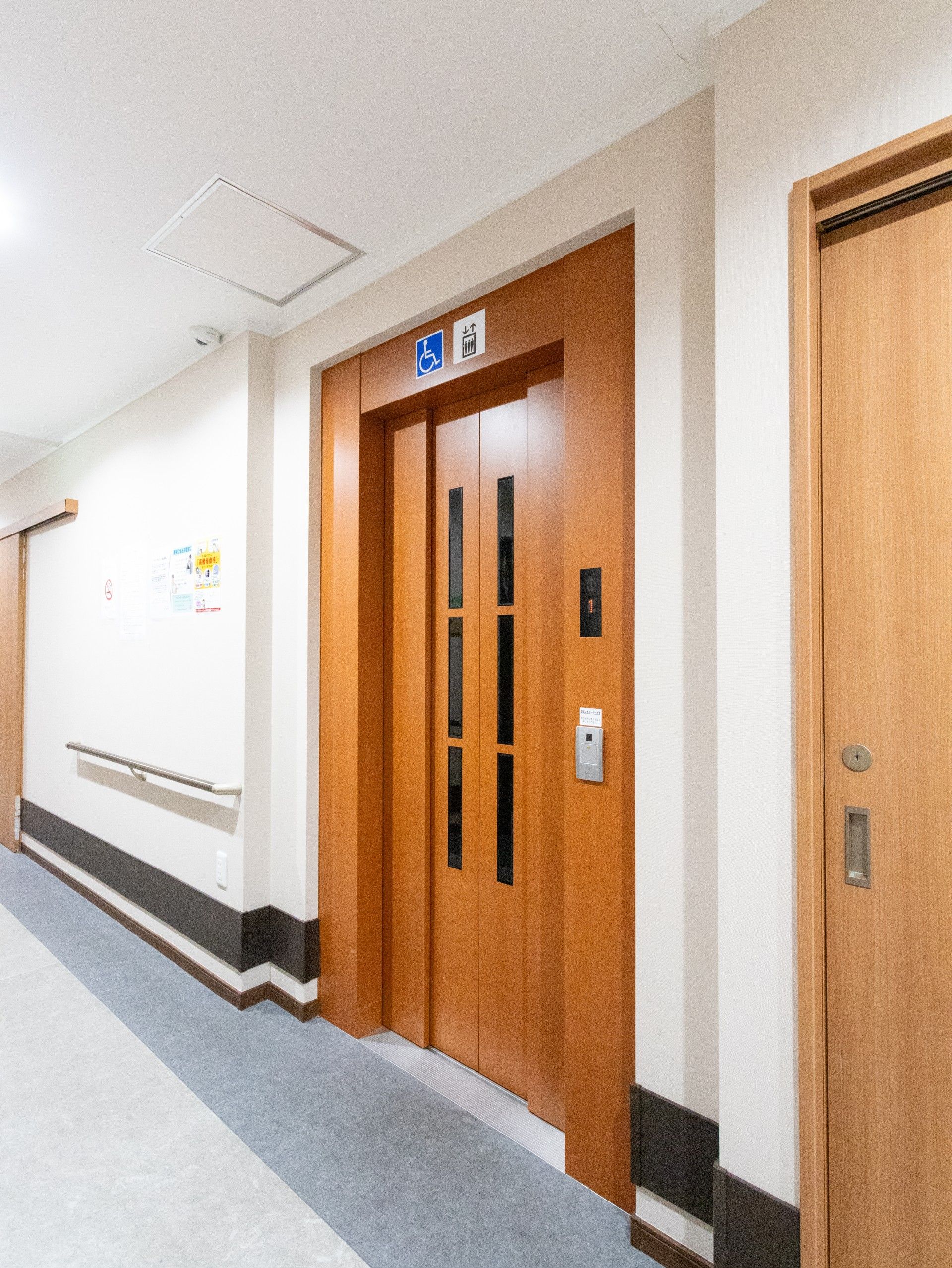 バリアフリー対応のエレベーター
