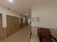 明るい廊下とエレベーターホール