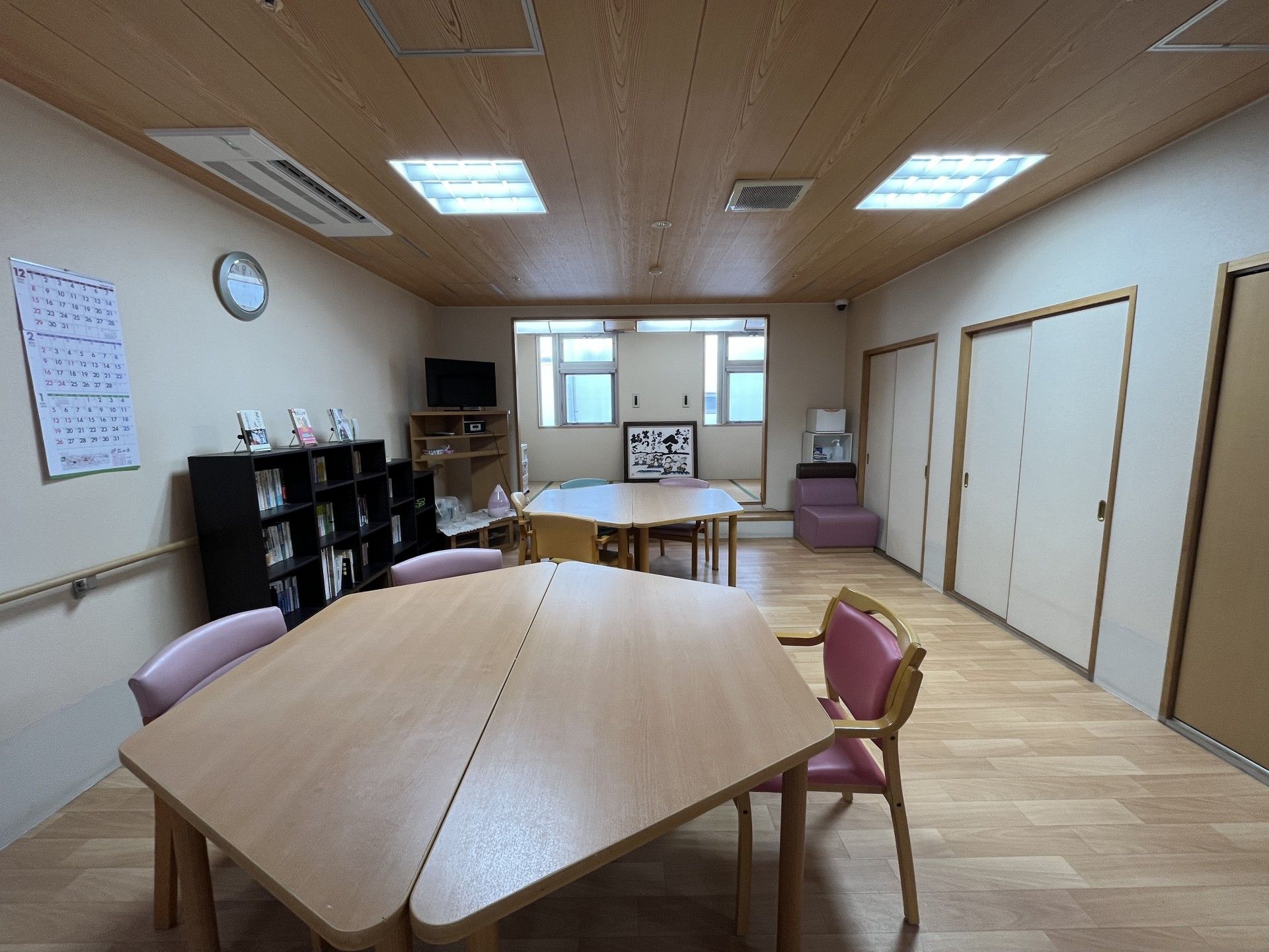 落ち着いた雰囲気の部屋