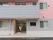 施設は道路に面して建っているので、安全のためエントランスドアは奥まった造りになっている。ダウンライトで照らされていて、安全に利用できる。